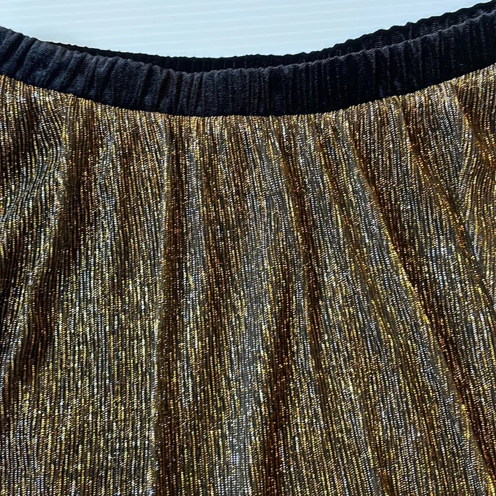Old Navy gold and black short skirt.  Girl’s size 8